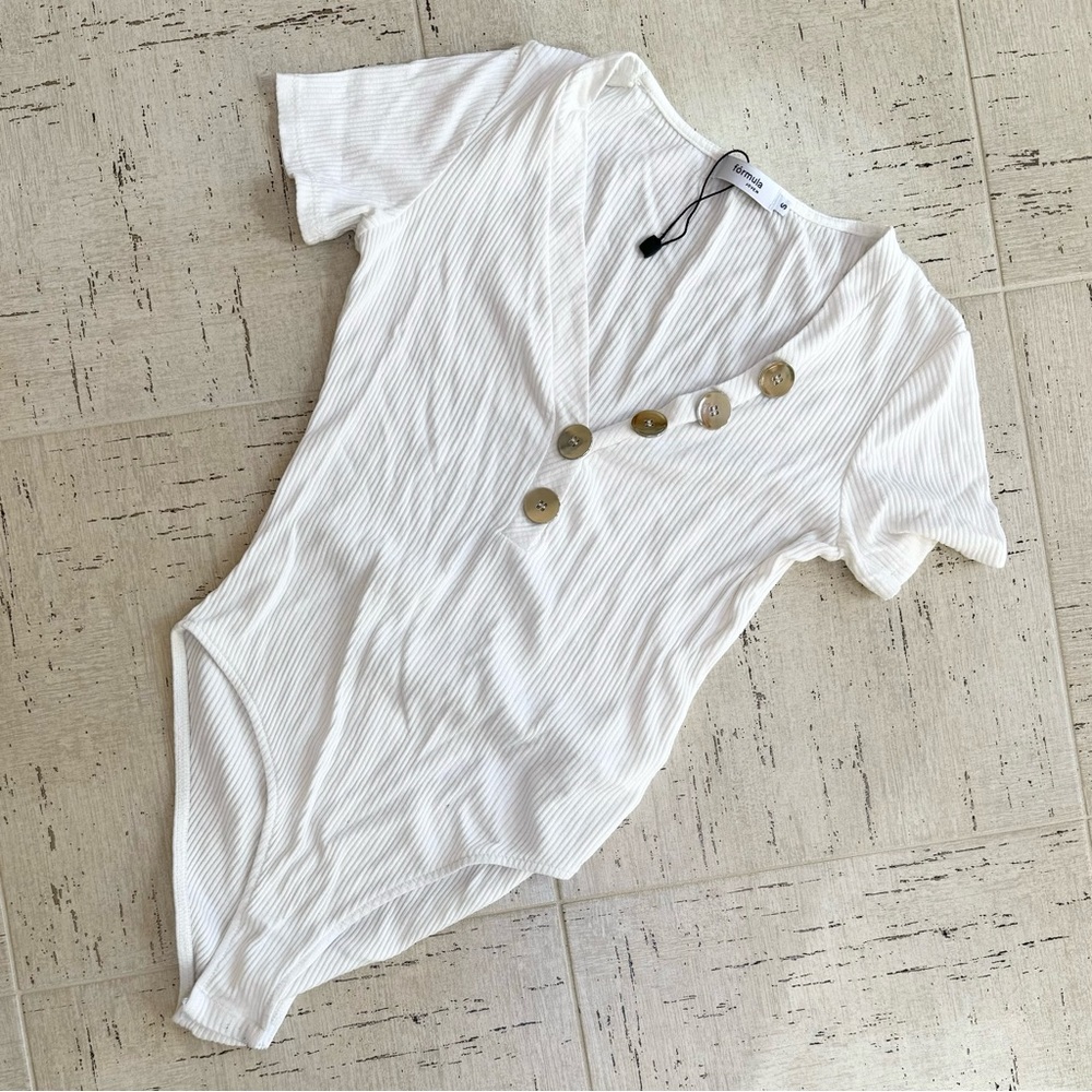 Formula Ribbed White V-Neck Onesie Bodysuit Metal Button Top Short Sleeve S - Picture 2 of 4